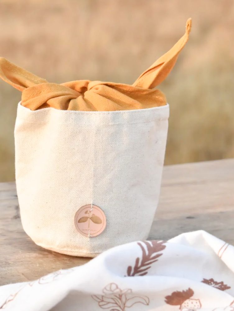 AGUA-DE-BOLDO-2Valesca-Bicicleta-B-N-2021