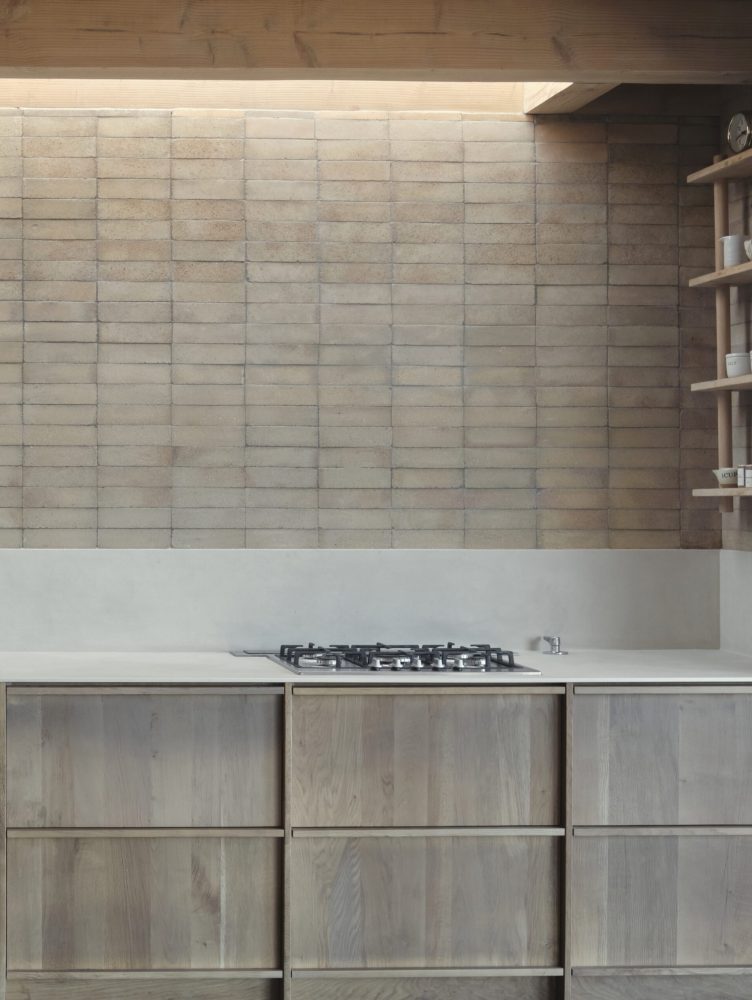 cocina ladrillos lote estudio the little black guide directorio