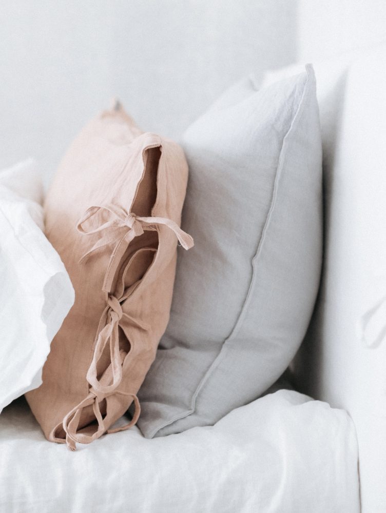 cojines-delfina-interiors-directorio-the-little-black-guide